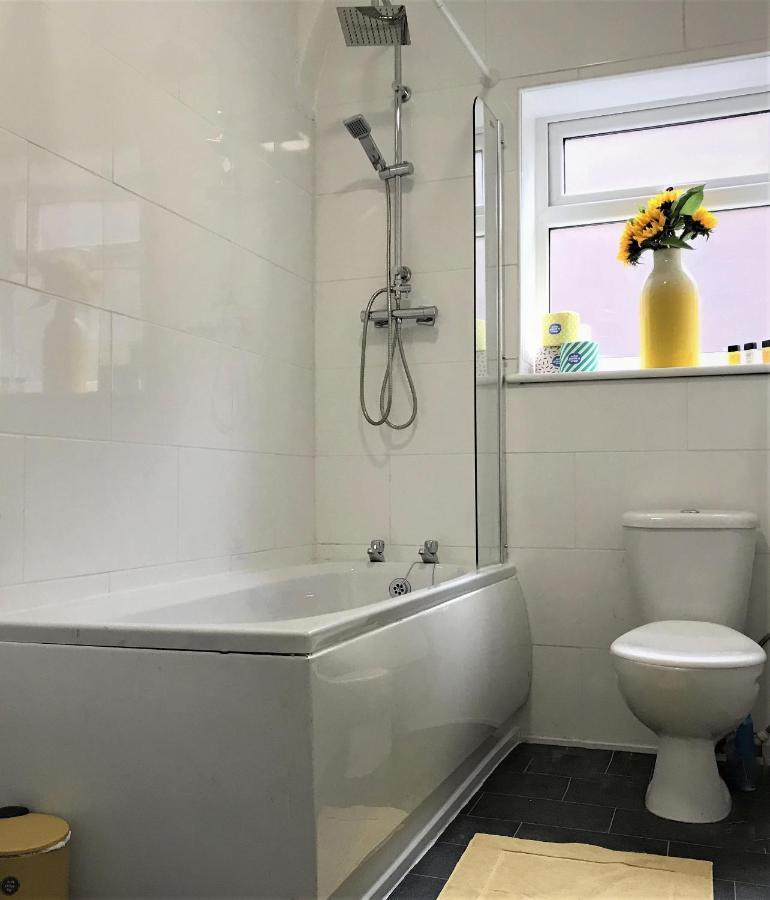 Restful 1-Bedroom Flat In St Helens St Helens  Exterior foto
